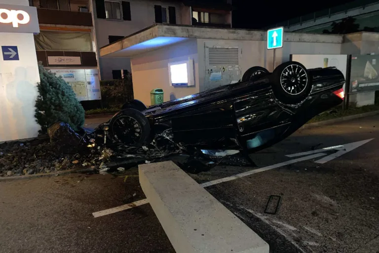 Flamatt FR – Schwerer Verkehrsunfall mit 3 Verletzten
