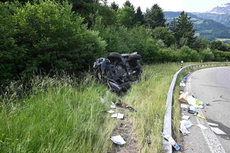 Unfall in Mels SG – Auto überschlägt sich auf A13