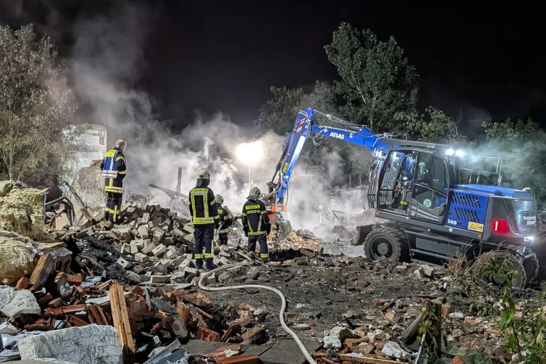 Weimar – Explosion zerstört Gebäude – Ein Mann wird vermisst