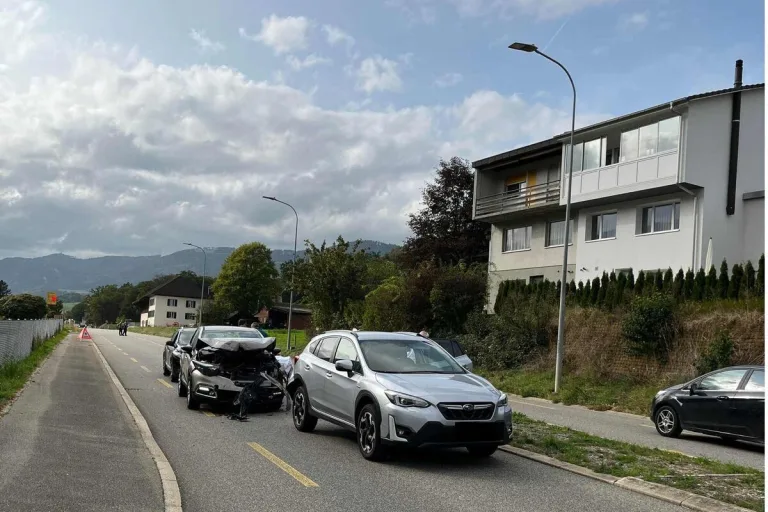 Auffahrunfall in Balsthal SO - Stehende Autos zu spät bemerkt 