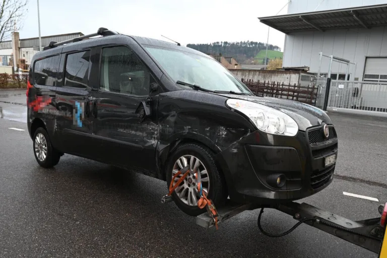 Unfall in St.Gallen - Autofahrer schläft am Steuer an
