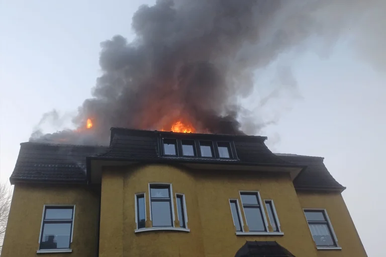 Wetter (Ruhr) – Dachstuhlbrand in Wohngebäude