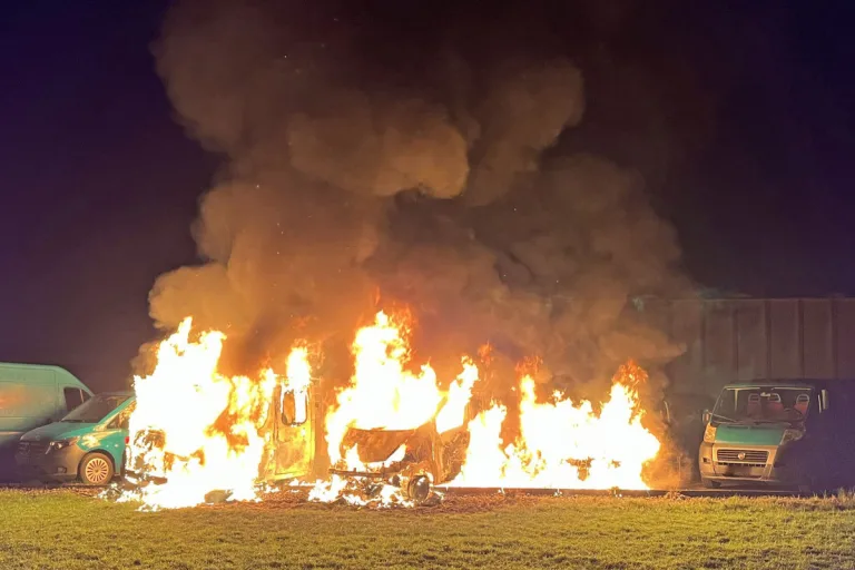 Emmen LU - Drei Lieferwagen in Brand 