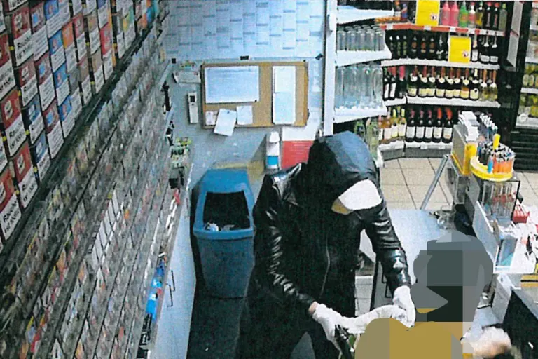 Lüdenscheid – Fahndung nach Tankstellen-Räuber