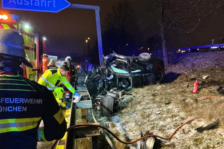 A94 München – Ersthelfer retten Fahrer nach schwerem Unfall