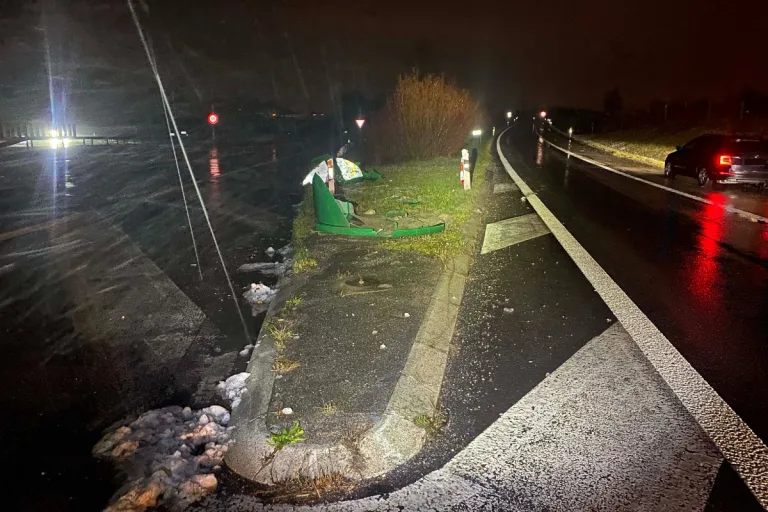 Risch Rotkreuz ZG - Fahrzeuglenker/in nach Unfall gesucht