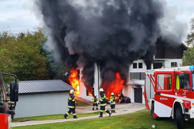 Maria Saal - Garage und Wohnhaus nach Brand schwer beschädigt