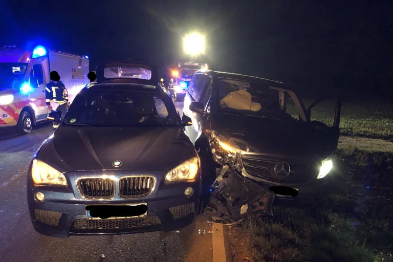 Worms-Pfeddersheim – Kollision zwischen BMW und Transporter 