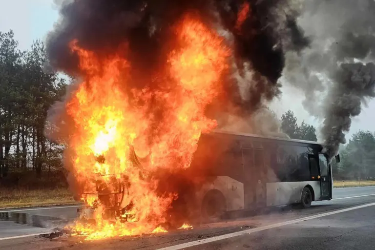 A11 Villach – Reisebus brennt vollständig aus