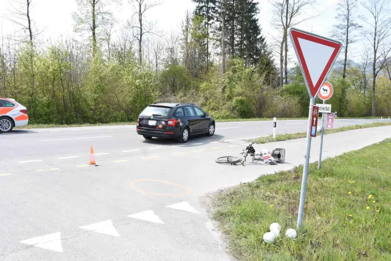 Balgach SG - E-Bikefahrer bei Unfall am Kopf verletzt