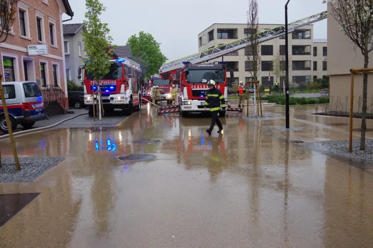 Lustenau / Kirchdorf - Mittelschule wegen Brand evakuiert