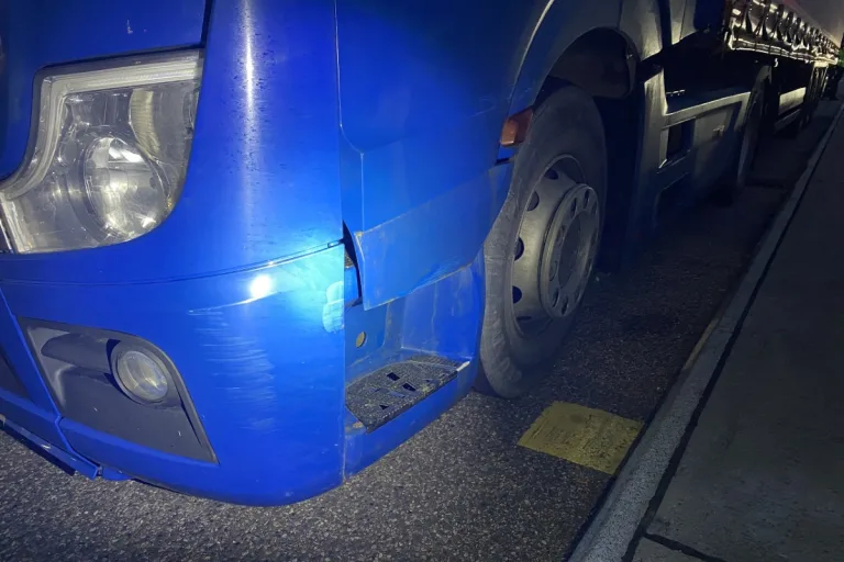 Safenwil AG - Streifkollision auf Autobahn A1 