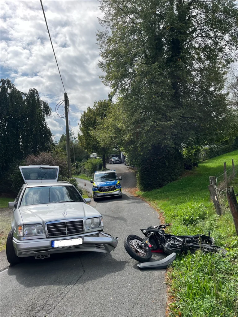 Wipperfürth – Motorradfahrer (16) bei Unfall mit Auto verletzt