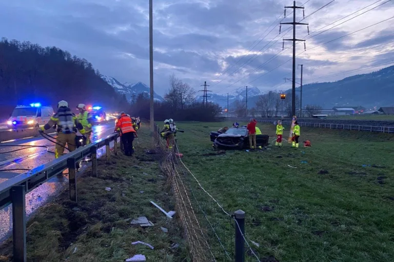 Kägiswil OW - Frau und Kind nach Unfall verletzt