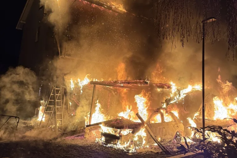 Lengnau BE - Feuer zerstört Einfamilienhaus 