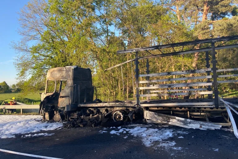 A61 Schifferstadt – Lkw brennt vollständig aus