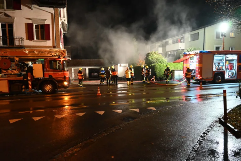 Arnegg SG – Gartenhaus durch Brand zerstört
