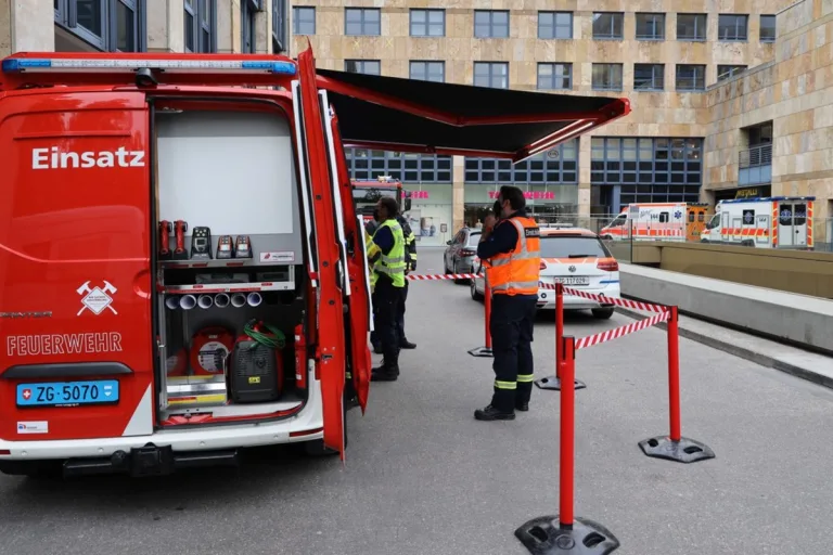 Zug - Ameisensäure ausgelaufen - Zwei Mitarbeiterinnen der Drogerie im Spital