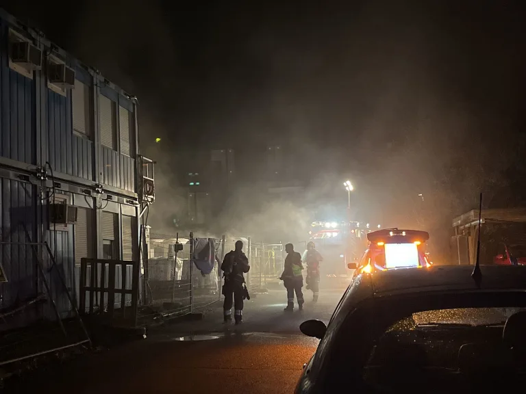 Arlesheim BL – Brand in Einstellhalle erfordert Feuerwehreinsatz