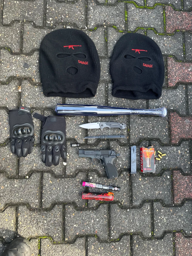 Düsseldorf – Waffen und gefährliche Gegenstände sichergestellt