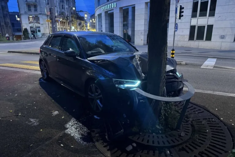 Unfall in St.Gallen – Lernfahrerin prallt gegen Baum