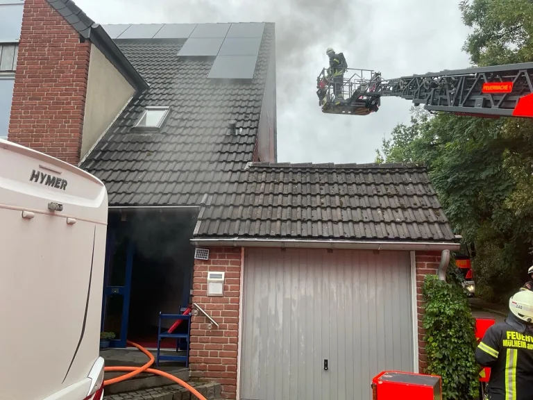 Mülheim an der Ruhr – E-Bike-Akkus lösen Brand in Keller aus