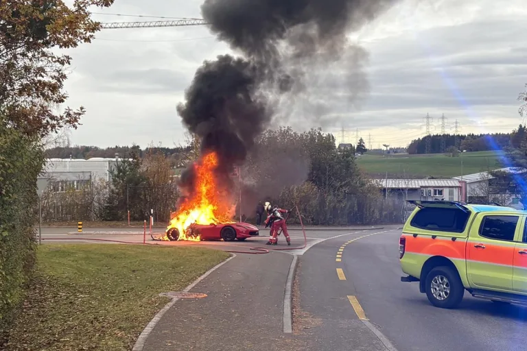Lindau ZH – Sportwagen brennt vollständig aus