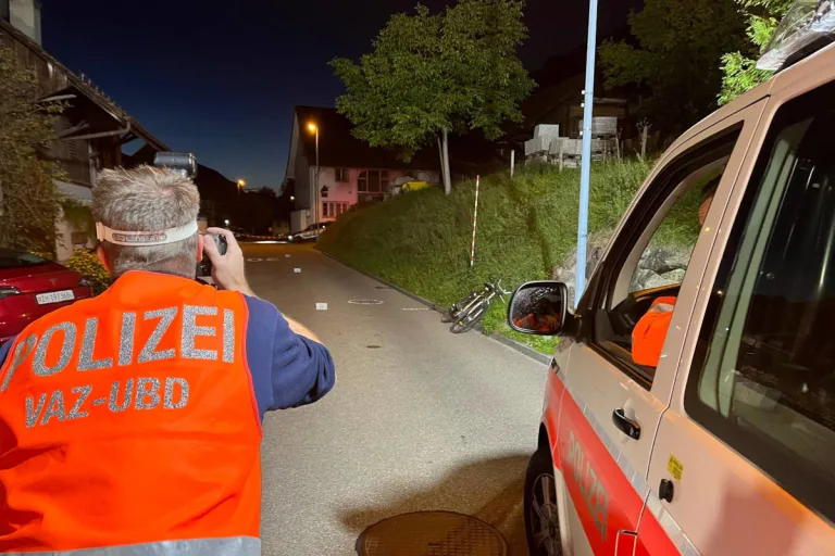 Dättlikon ZH – Fahrradfahrer nach Unfall verstorben
