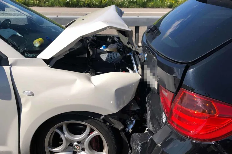 Niederbipp SO - Auffahrunfall zwischen zwei Autos auf der A1 - Zwei Verletzte