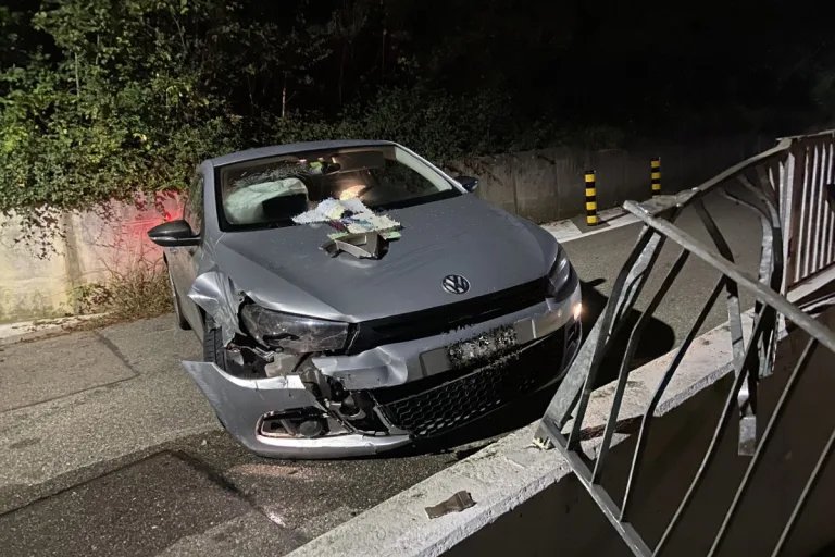 Hölstein BL - Lenker vom VW baut unter Alkoholeinfluss Unfall