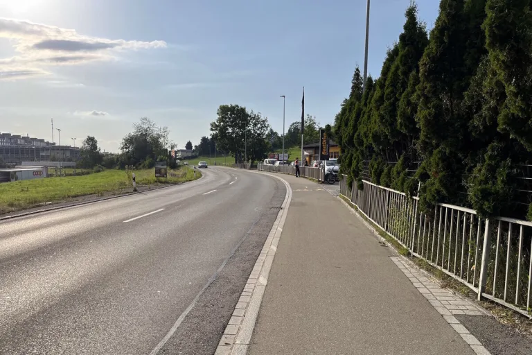 Gossau SG - E-Bikerin bei Unfall verletzt