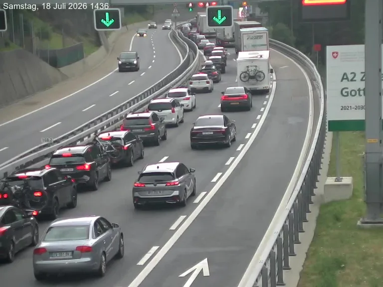 Gotthard – 18 Kilometer Stau – bis zu drei Stunden Wartezeit