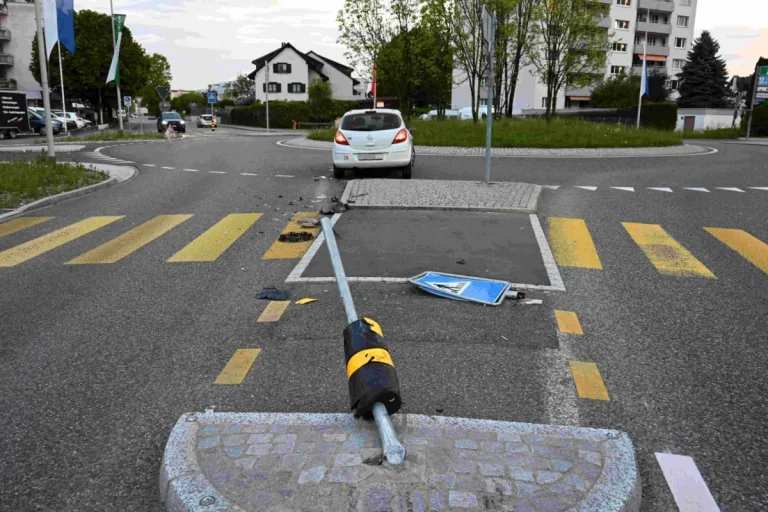 Fahrunfähiger Lenker verursacht Selbstunfall in St.Margrethen SG 