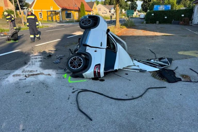 Straß in Steiermark – Tödlicher Unfall mit Mopedauto, Lkw und Auto