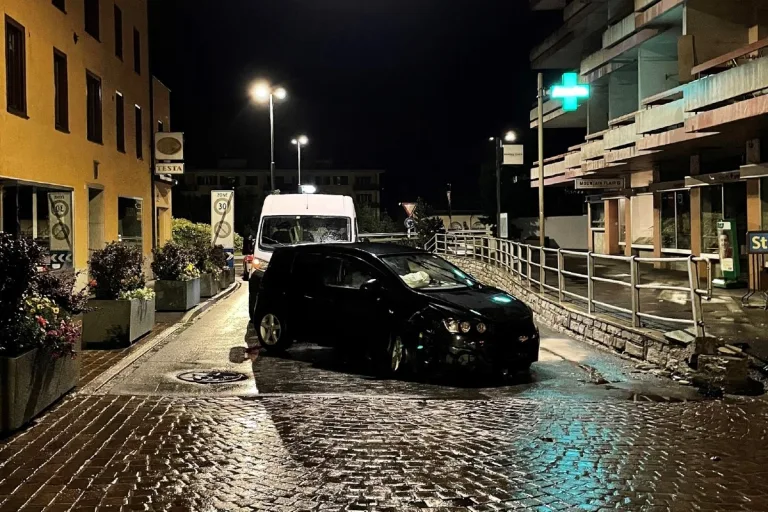 St. Moritz GR - Unter Alkoholeinfluss Unfall gebaut