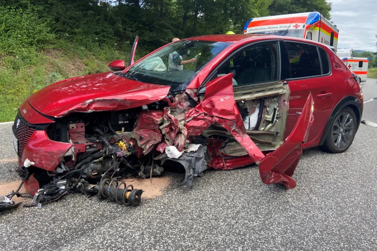Niedermoschel RP – Beide Fahrer nach Unfall von zwei Pkw verletzt