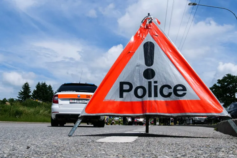 A12 Matran FR – Verlorenes Rad verursacht Unfall