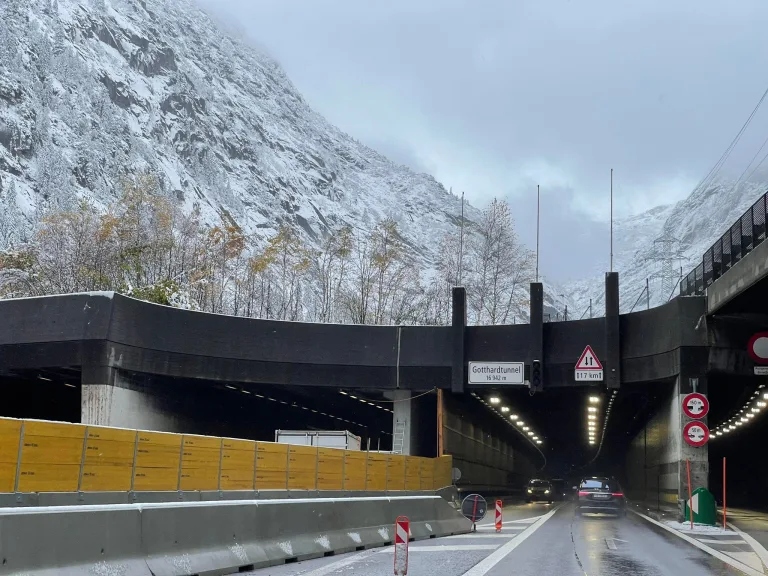Gotthard-Tunnel in beiden Richtungen gesperrt