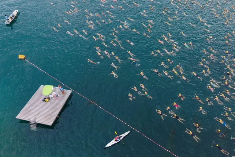 Stadt Zürich – Über 9'000 Schwimmer bei Seeüberquerung
