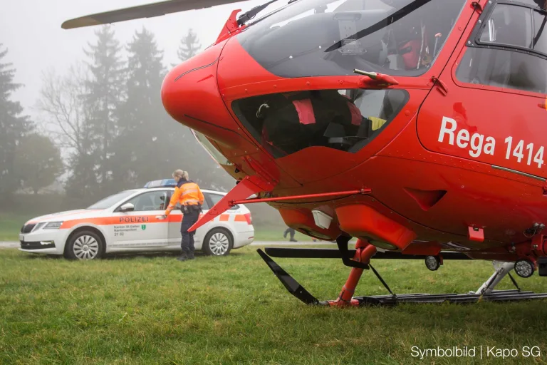 Unfall Valens SG – Mann und Kind stürzen aus Transporter