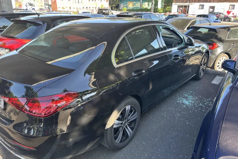 Buchs SG – Unbekannte brechen in Autos ein