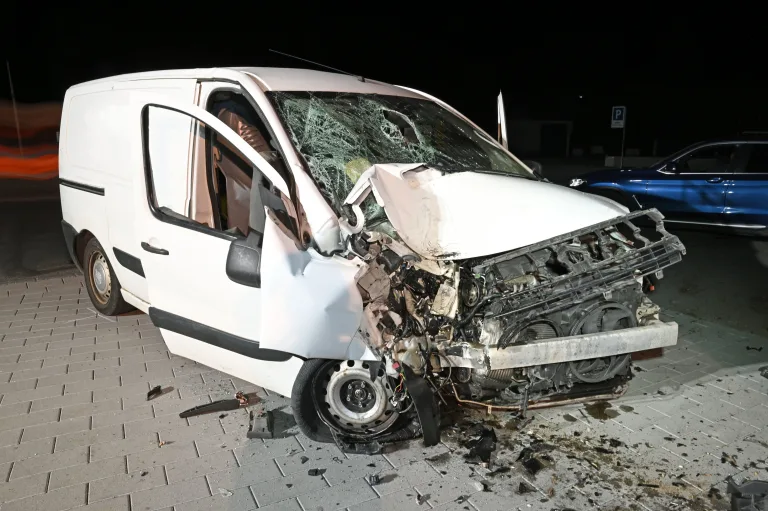 Unfall in Rickenbach LU – Lieferwagen kracht in Hauswand