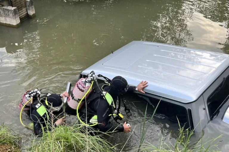 Thal - Autofahrer stürzt in Fischteich