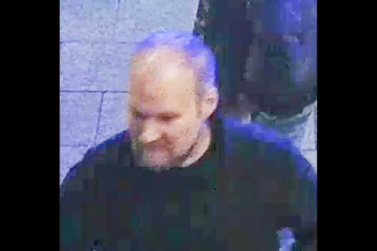 Braunschweig – Die Polizei fahndet nach drei Männern wegen eines Raubes