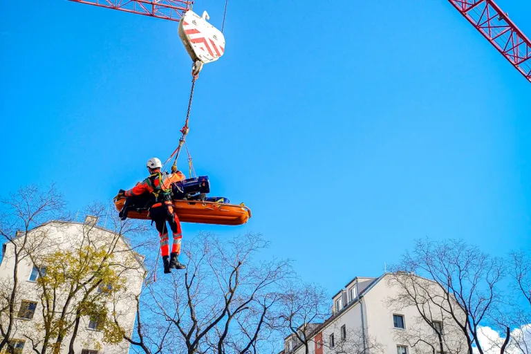 Unfall in Wien – Arbeiter stürzt in Baugrube