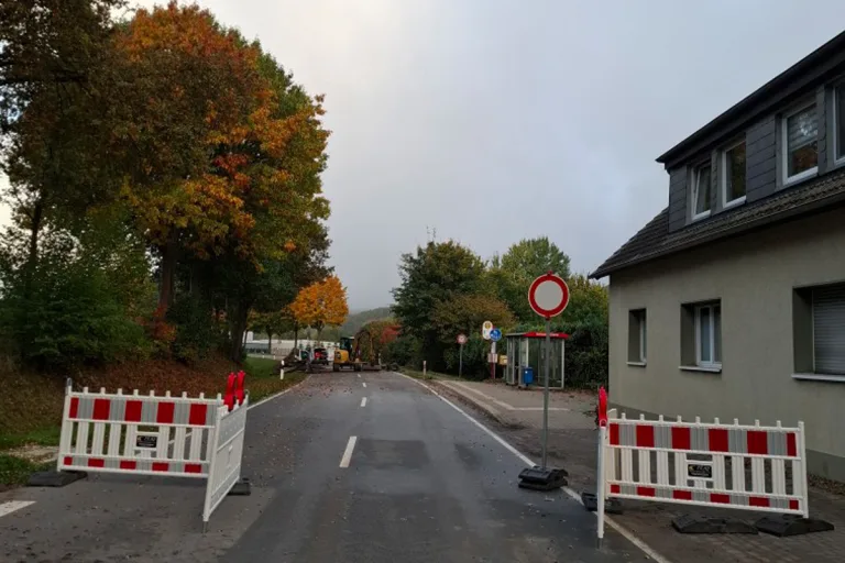 Bissendorf NI – Manipulierte Baustellenabsperrung führt zu Unfall