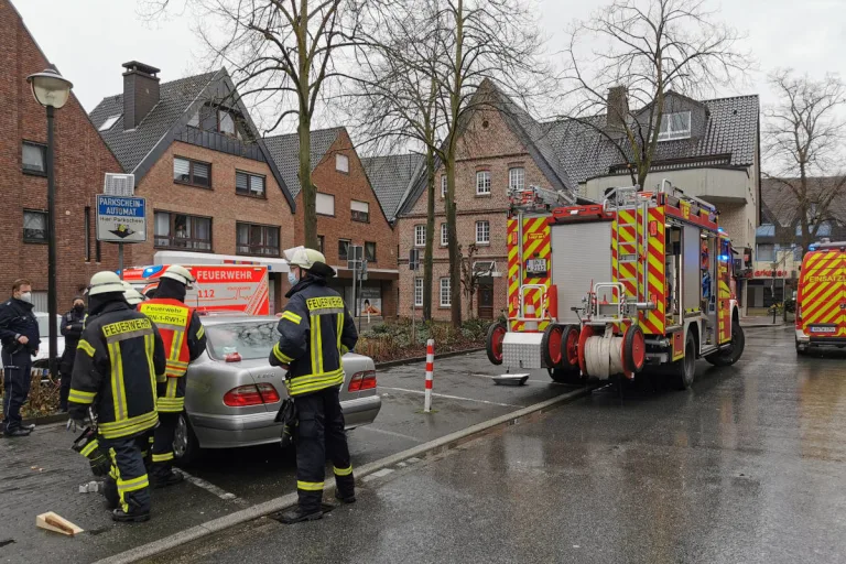 Werne – Kind 1,5 Jahre sitzt im Auto, Auto verschlossen, Schlüssel im Fahrzeug