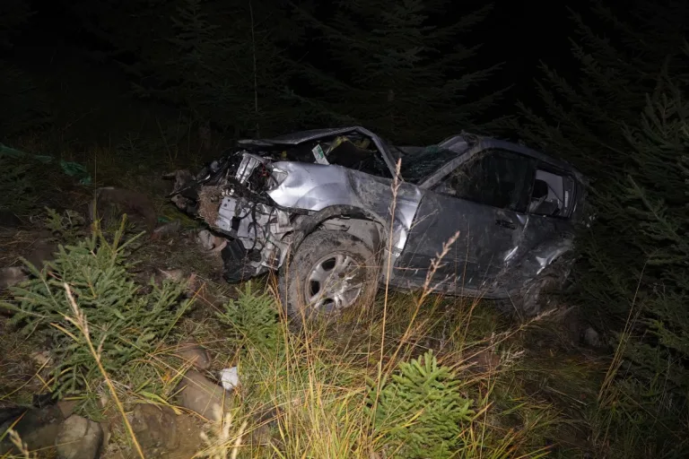 Einsatz der Rega in Bürglen UR - Fahrzeug kommt von Strasse ab und überschlägt sich
