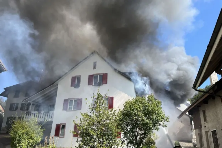 Buus BL - Zwei Wohngebäude nach Brand unbewohnbar