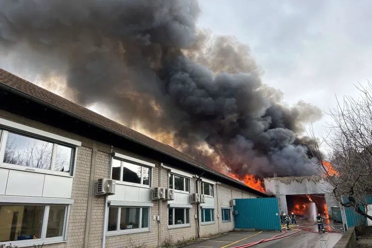 Kaiseraugst AG – Brand einer Lagerhalle einer Entsorgungsfirma
